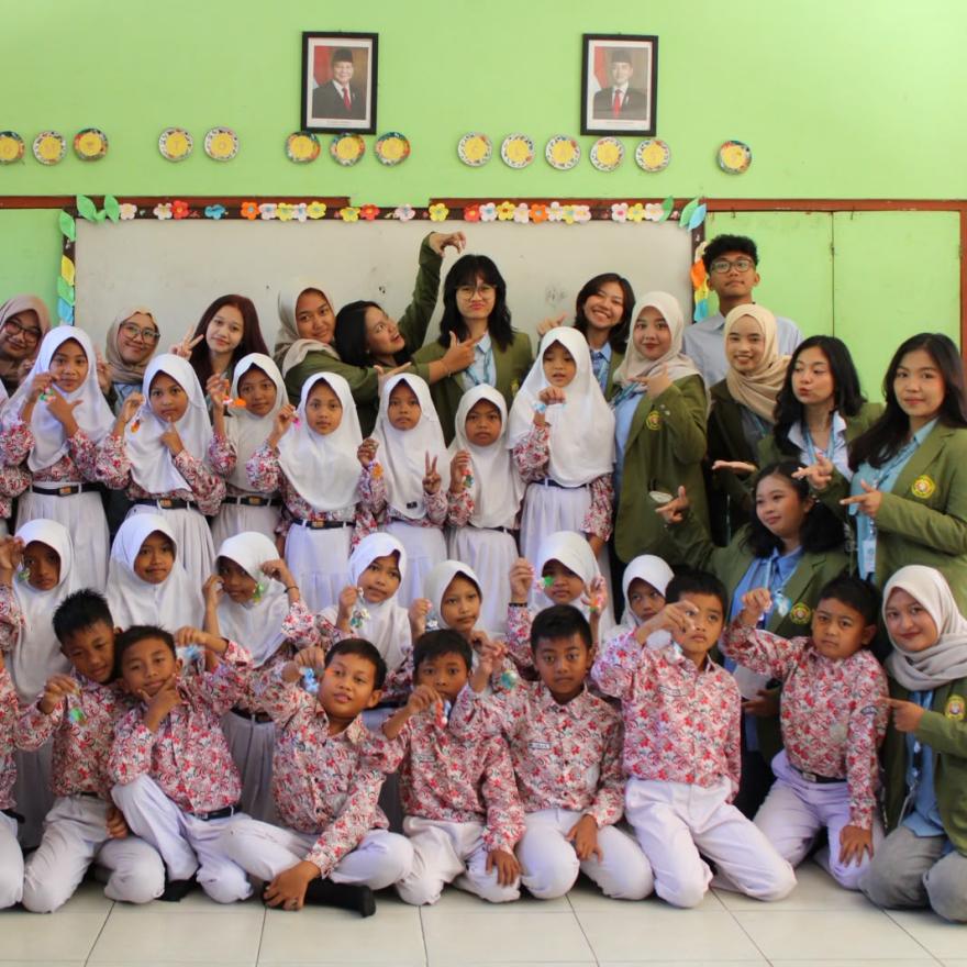 Sampah Jadi Karya, Mahasiswa KKN UPN Jatim Berikan Edukasi Pengelolaan Sampah di SDN Kalirejo